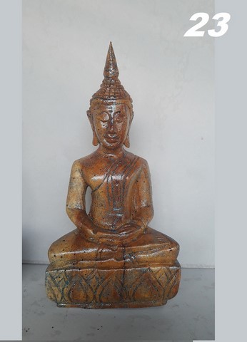 petite statue de bouddha en bois